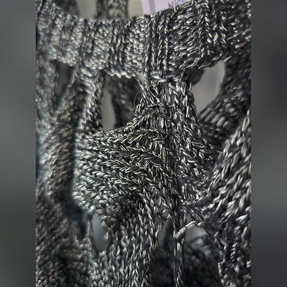 SWEATER IN DARK GRAY SITH HOLES IN SIZE S. - Picture 4 of 5